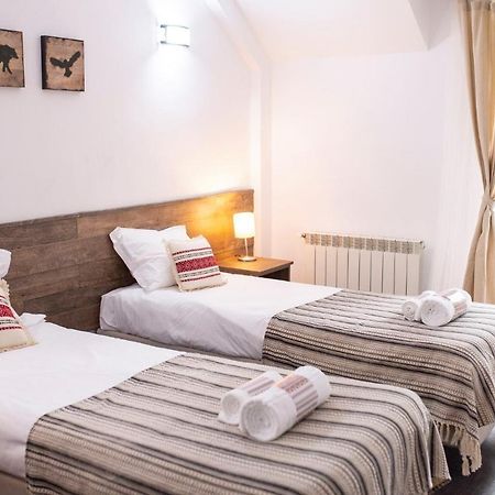 Hotel Floare De Colt Mînăstirea Humorului Exterior foto