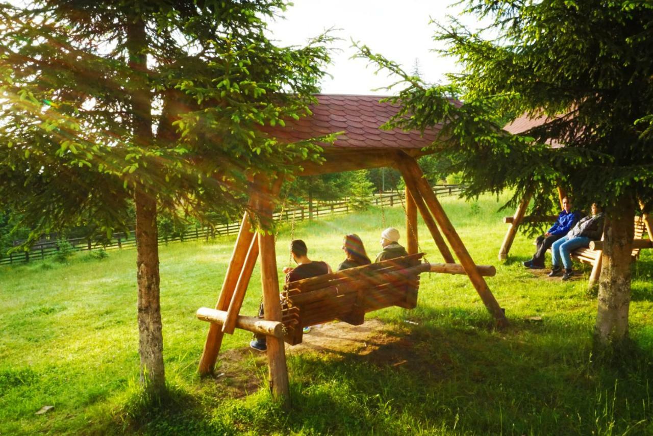 Hotel Floare De Colt Mînăstirea Humorului Exterior foto