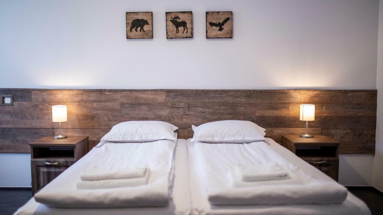 Hotel Floare De Colt Mînăstirea Humorului Exterior foto